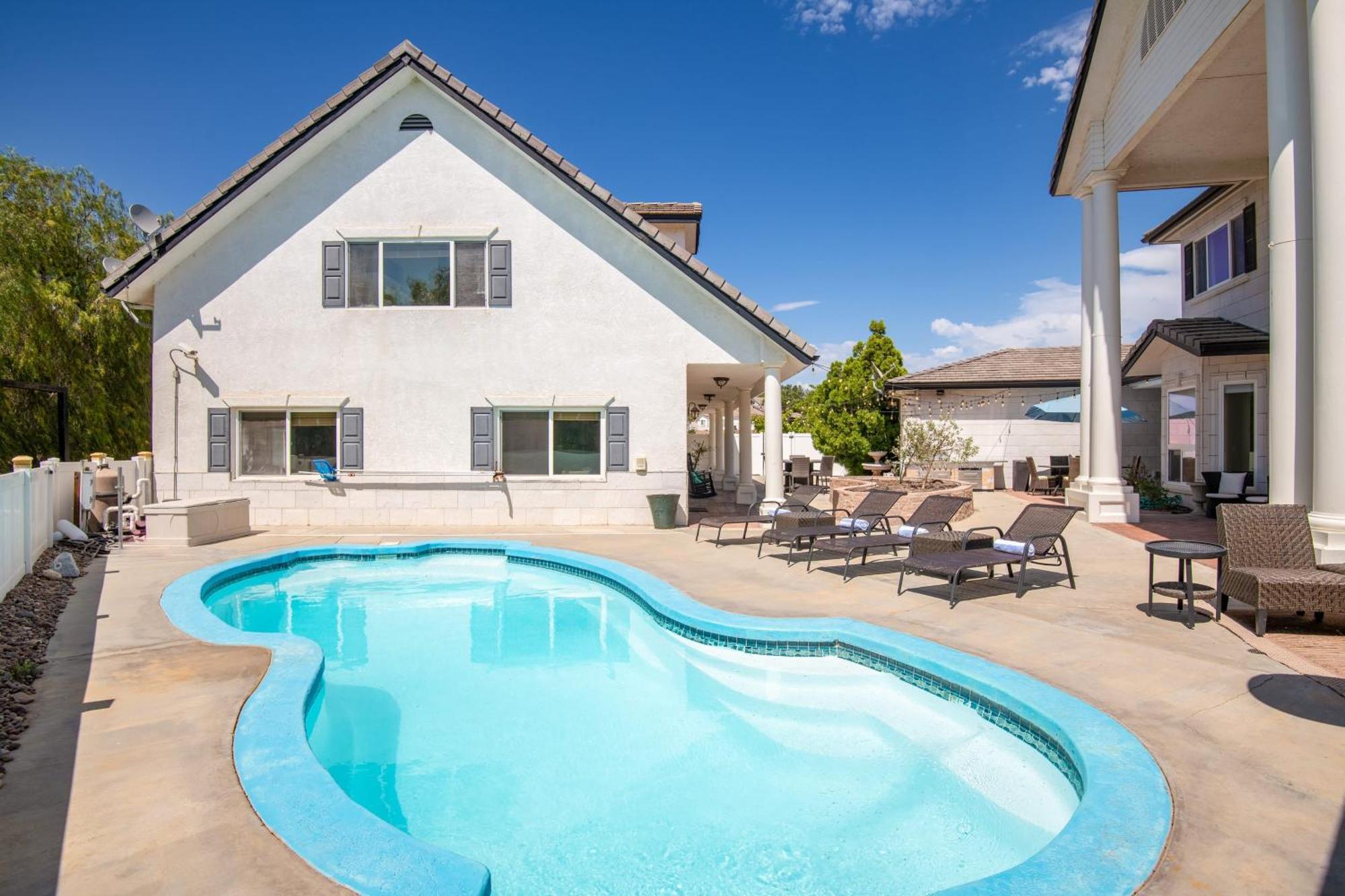 Grand Contento By Avantstay Extraordinary Estate W Pool Hot Tub Movie Room Temecula Exteriör bild