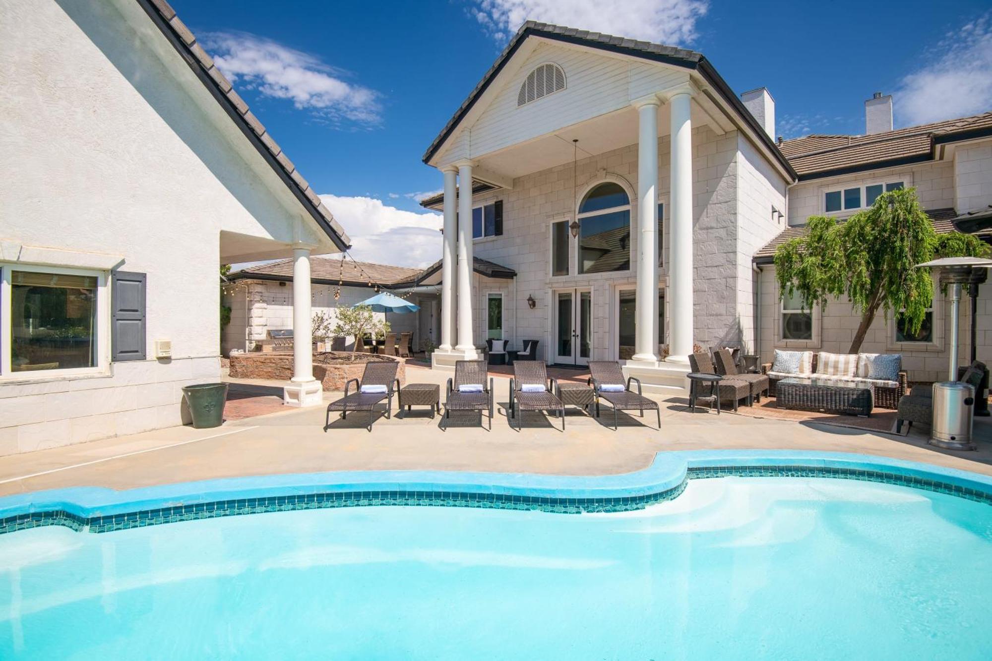 Grand Contento By Avantstay Extraordinary Estate W Pool Hot Tub Movie Room Temecula Exteriör bild