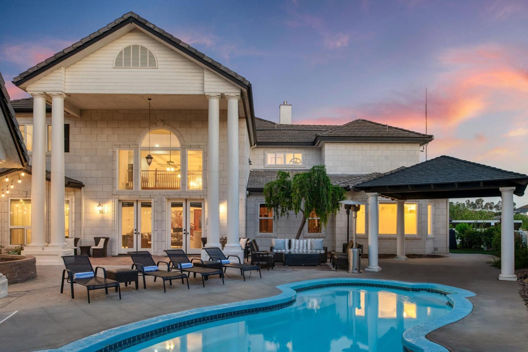 Grand Contento By Avantstay Extraordinary Estate W Pool Hot Tub Movie Room Temecula Exteriör bild