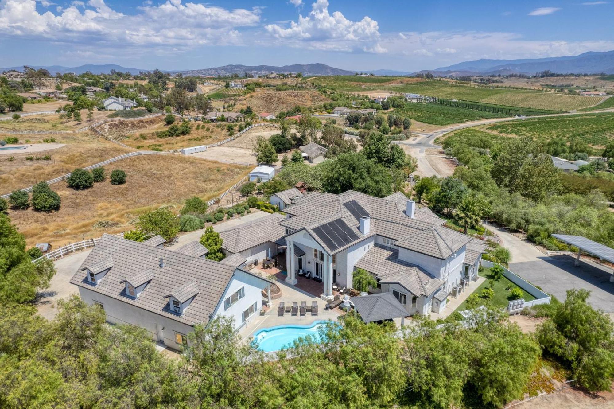Grand Contento By Avantstay Extraordinary Estate W Pool Hot Tub Movie Room Temecula Exteriör bild